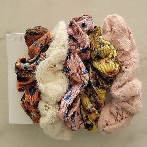🔴SOLD🔴 Scrunci Set Of 5 NWT